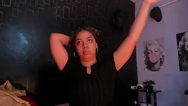 Snapshot of Alika01 chatting on March 1, 8:10 pm Alika01 online show from March 1, 8:10 pm