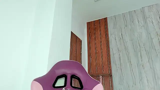 Snapshot of Alika01 chatting on October 5, 1:42 pm Alika01 online show from October 5, 1:42 pm