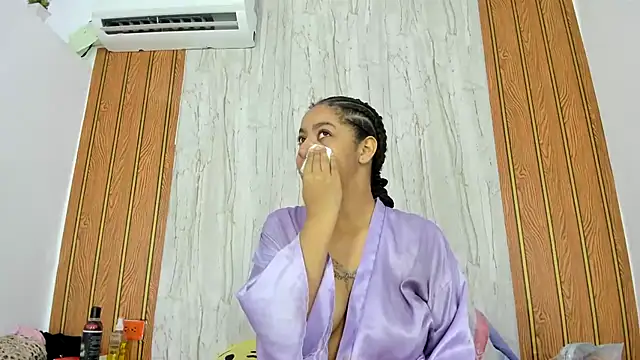 Snapshot of Alika01 chatting on October 7, 1:52 pm Alika01 online show from October 7, 1:52 pm