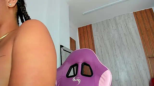 Snapshot of Alika01 chatting on October 12, 2:05 pm Alika01 online show from October 12, 2:05 pm