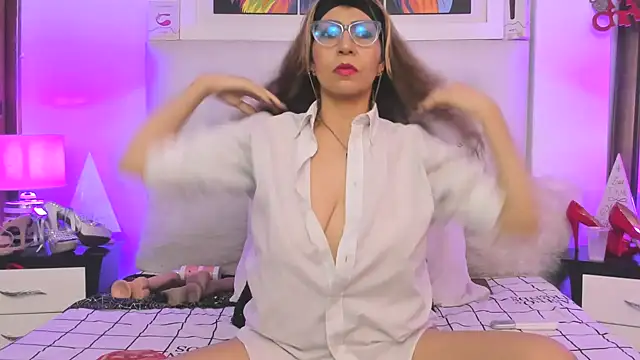 Snapshot of BellaaStarlix chatting on December 3, 2:03 am BellaaStarlix online show from December 3, 2:03 am