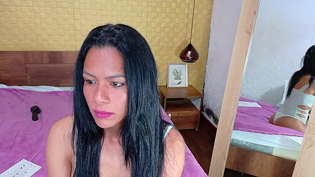 Snapshot of Mrs_booty chatting on March 10, 6:01 pm Mrs booty online show from March 10, 6:01 pm