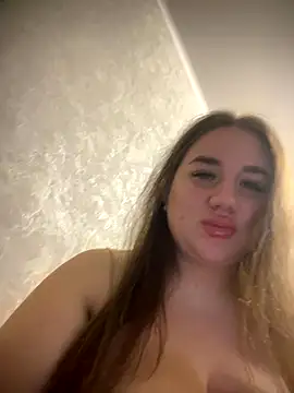 Snapshot of GabiBoobs chatting on November 8, 9:13 pm GabiBoobs online show from November 8, 9:13 pm