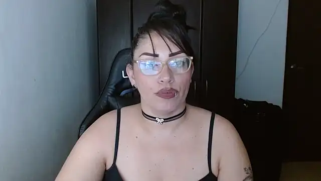 natashasmithe online show from February 24, 4:16 am