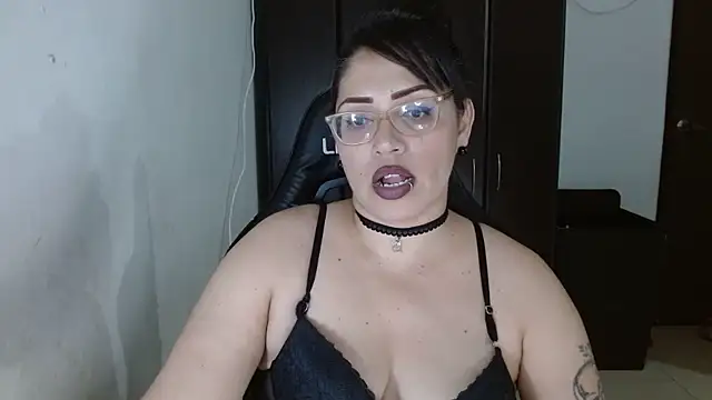 natashasmithe online show from January 7, 2:25 am