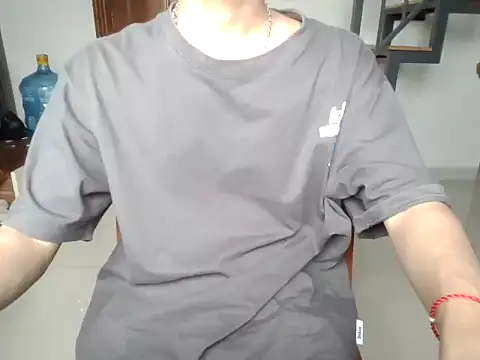 Snapshot of ChenJiaHui2004 chatting on February 23, 9:33 am ChenJiaHui2004 online show from February 23, 9:33 am