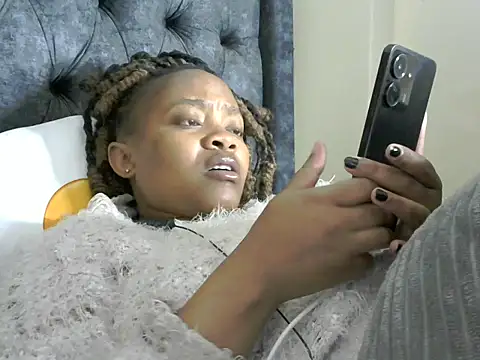 Snapshot of Brown_sexy chatting on January 25, 1:54 am Brown sexy online show from January 25, 1:54 am