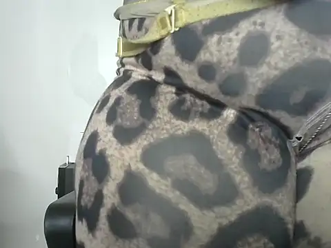 Snapshot of Brown_sexy chatting on February 13, 7:03 am Brown sexy online show from February 13, 7:03 am