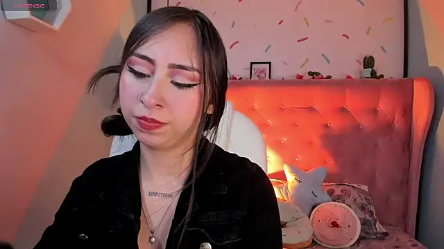 Snapshot of _cloe_martinez chatting on February 1, 9:29 pm cloe martinez online show from February 1, 9:29 pm