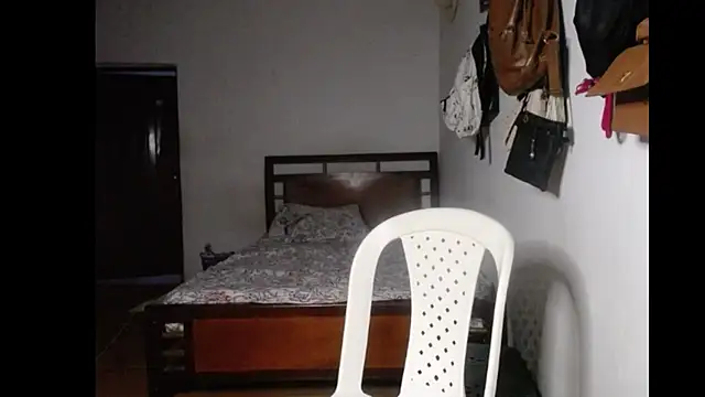 Snapshot of foxysweet09 chatting on February 13, 10:54 pm foxysweet09 online show from February 13, 10:54 pm