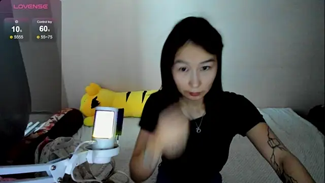 Snapshot of SaraXray chatting on November 13, 2:32 am SaraXray online show from November 13, 2:32 am