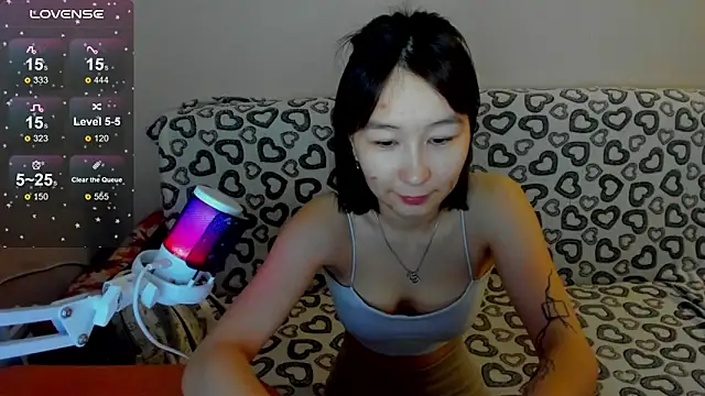 Snapshot of SaraXray chatting on December 19, 2:07 am SaraXray online show from December 19, 2:07 am