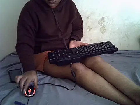 Snapshot of Crystal__Gee chatting on December 17, 9:04 am Crystal Gee online show from December 17, 9:04 am