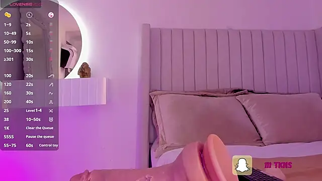 sarah-bonneth online show from February 11, 11:10 am