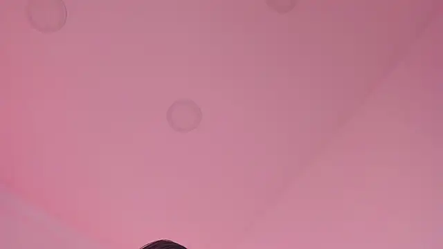 sarah-bonneth online show from April 19, 1:43 pm