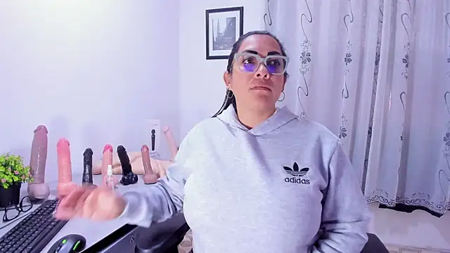 Snapshot of MelissaaCortes chatting on February 17, 1:07 pm MelissaaCortes online show from February 17, 1:07 pm