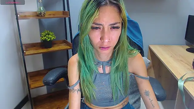 Snapshot of Erika_Stevens chatting on November 8, 12:11 am Erika Stevens online show from November 8, 12:11 am