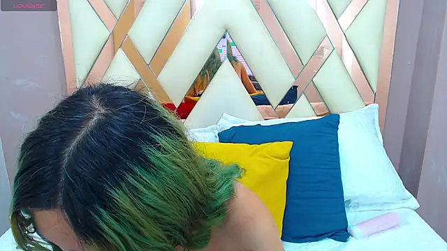 Snapshot of Erika_Stevens chatting on November 29, 3:48 pm Erika Stevens online show from November 29, 3:48 pm