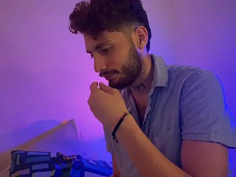 Snapshot of axel_giracr chatting on December 6, 8:40 pm axel giracr online show from December 6, 8:40 pm