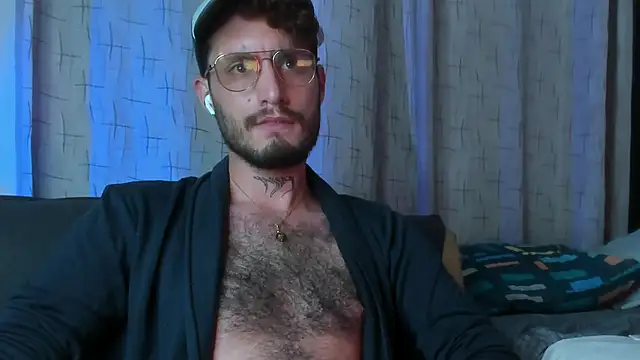 Snapshot of axel_giracr chatting on March 20, 12:51 am axel giracr online show from March 20, 12:51 am