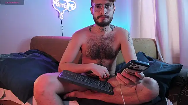 axel giracr online show from December 15, 7:18 pm