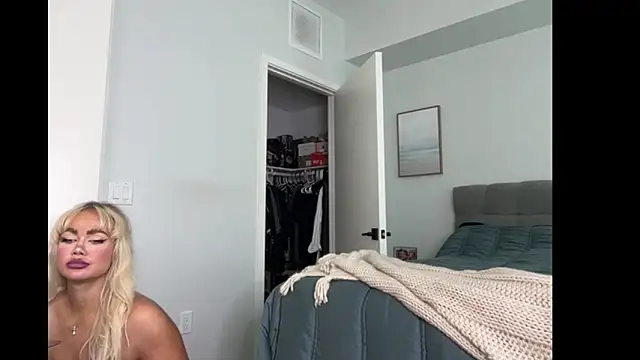 Snapshot of ElenaErickson chatting on November 3, 7:59 pm ElenaErickson online show from November 3, 7:59 pm