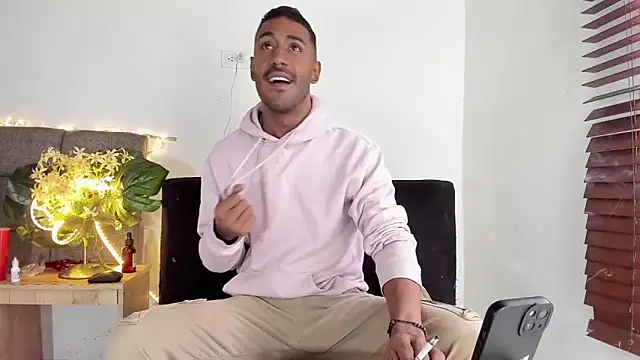 Snapshot of tom_colinn chatting on September 30, 4:56 pm tom colinn online show from September 30, 4:56 pm