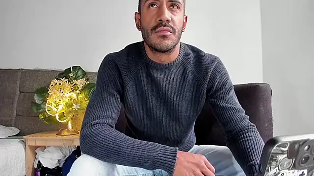 Snapshot of tom_colinn chatting on October 8, 7:00 pm tom colinn online show from October 8, 7:00 pm