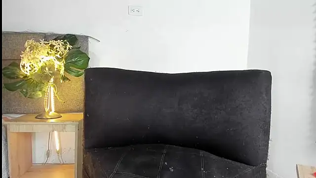 Snapshot of tom_colinn chatting on October 13, 11:32 am tom colinn online show from October 13, 11:32 am