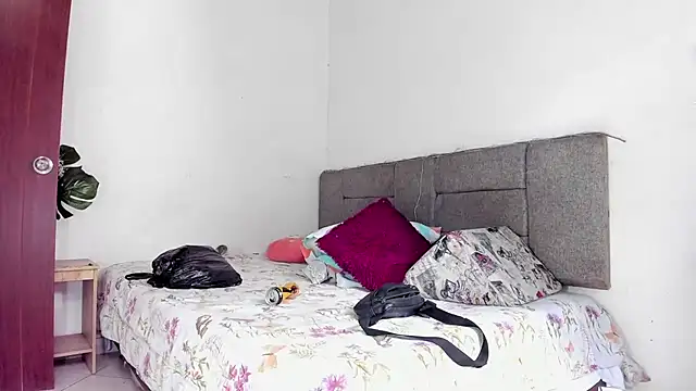 Snapshot of tom_colinn chatting on October 28, 6:54 pm tom colinn online show from October 28, 6:54 pm