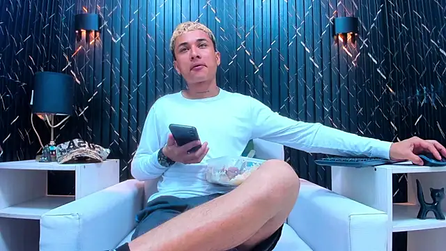 Snapshot of jeic_18 chatting on November 4, 7:13 pm jeic 18 online show from November 4, 7:13 pm