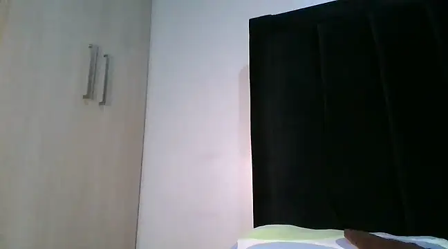 Snapshot of Sexy_barb2 chatting on December 22, 8:25 pm Sexy barb2 online show from December 22, 8:25 pm