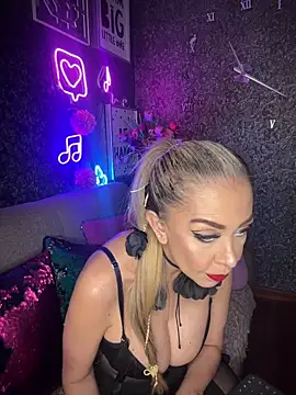 Snapshot of EvelinaGrey chatting on January 8, 4:23 am EvelinaGrey online show from January 8, 4:23 am