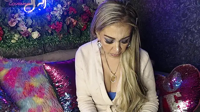 Snapshot of EvelinaGrey chatting on January 31, 8:22 am EvelinaGrey online show from January 31, 8:22 am