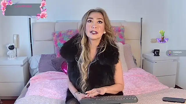 Snapshot of EvelinaGrey chatting on October 7, 2:25 pm EvelinaGrey online show from October 7, 2:25 pm