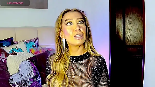 Snapshot of EvelinaGrey chatting on November 12, 12:22 am EvelinaGrey online show from November 12, 12:22 am