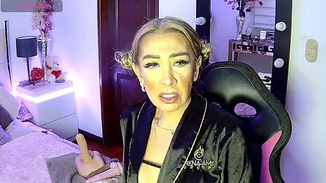 Snapshot of EvelinaGrey chatting on November 22, 10:20 pm EvelinaGrey online show from November 22, 10:20 pm