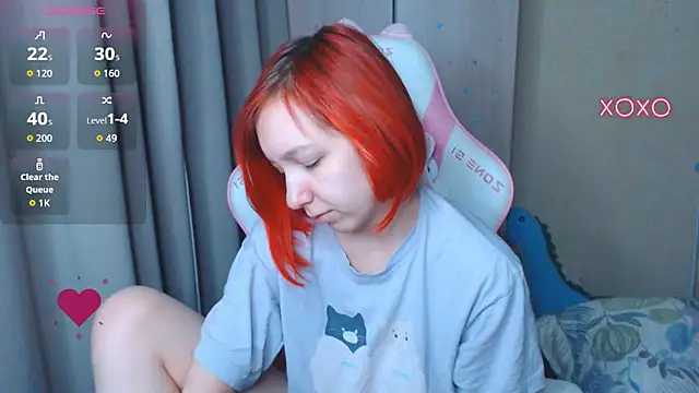 Snapshot of LeahGottty chatting on December 16, 2:16 am LeahGottty online show from December 16, 2:16 am