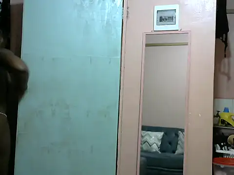 slender-qwene online show from March 31, 8:37 am