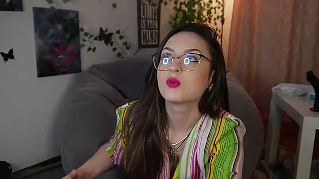 NaughtYHomemadE online show from January 12, 6:27 pm