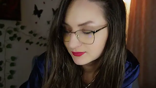 NaughtYHomemadE online show from February 6, 5:09 pm