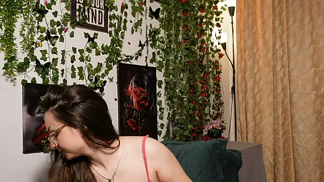 NaughtYHomemadE online show from November 8, 10:04 am