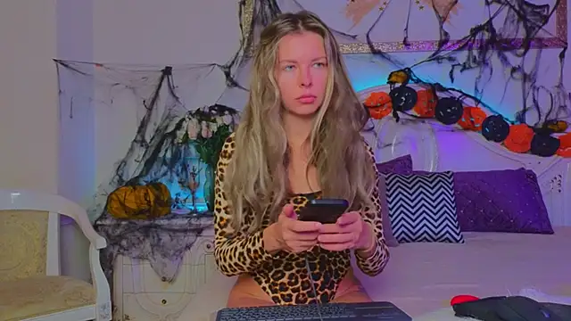 Real Tini online show from October 20, 11:43 am