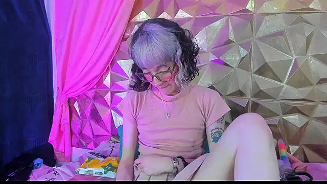 Snapshot of neeko_princes chatting on December 28, 3:26 pm neeko princes online show from December 28, 3:26 pm