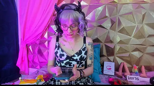 Snapshot of neeko_princes chatting on December 30, 3:35 pm neeko princes online show from December 30, 3:35 pm