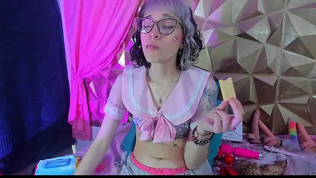 Snapshot of neeko_princes chatting on January 6, 3:19 pm neeko princes online show from January 6, 3:19 pm