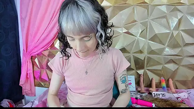 Snapshot of neeko_princes chatting on January 31, 12:18 pm neeko princes online show from January 31, 12:18 pm