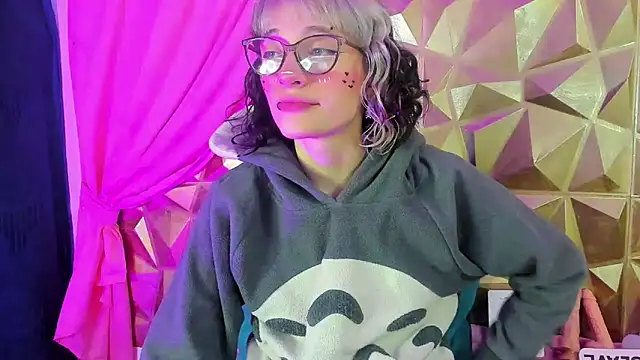 Snapshot of neeko_princes chatting on February 2, 3:28 pm neeko princes online show from February 2, 3:28 pm