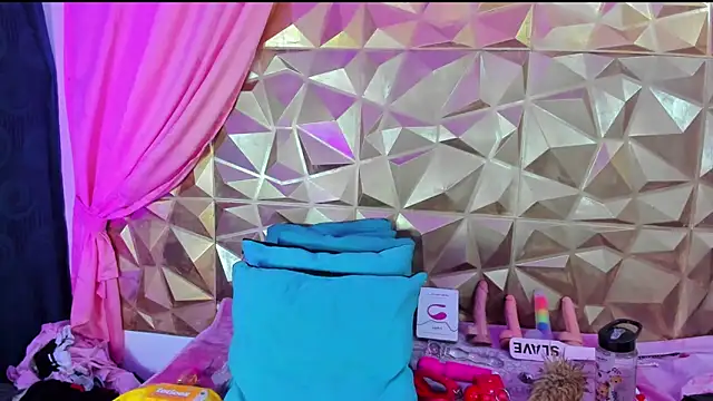 Snapshot of neeko_princes chatting on February 13, 12:11 pm neeko princes online show from February 13, 12:11 pm