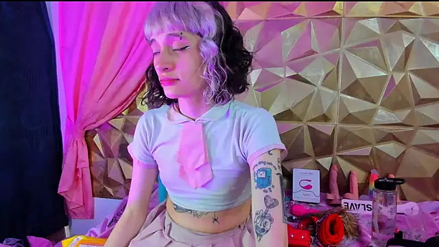 Snapshot of neeko_princes chatting on February 17, 12:27 pm neeko princes online show from February 17, 12:27 pm